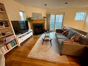 26 Alton Pl, Unit A in Brookline, MA - Building Photo - Building Photo