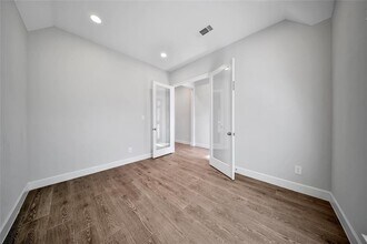 615 Sand Branch Dr in Conroe, TX - Foto de edificio - Building Photo