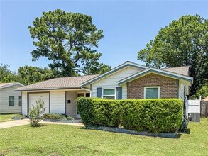 1915 Ridgewood St in Irving, TX - Building Photo - Building Photo