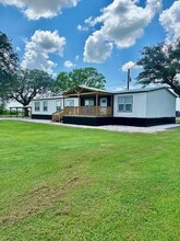 629 7th St in Van Vleck, TX - Building Photo - Building Photo