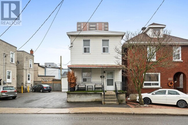 property at 118 Willow St