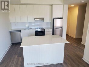 160 Canon Jackson Dr in Toronto, ON - Building Photo - Building Photo