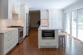 161 Woods End Rd in Fairfield, CT - Foto de edificio - Building Photo