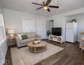 3927 6th St S in St. Petersburg, FL - Foto de edificio - Building Photo