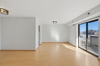 1460 Fairlane Dr in Schaumburg, IL - Building Photo - Building Photo