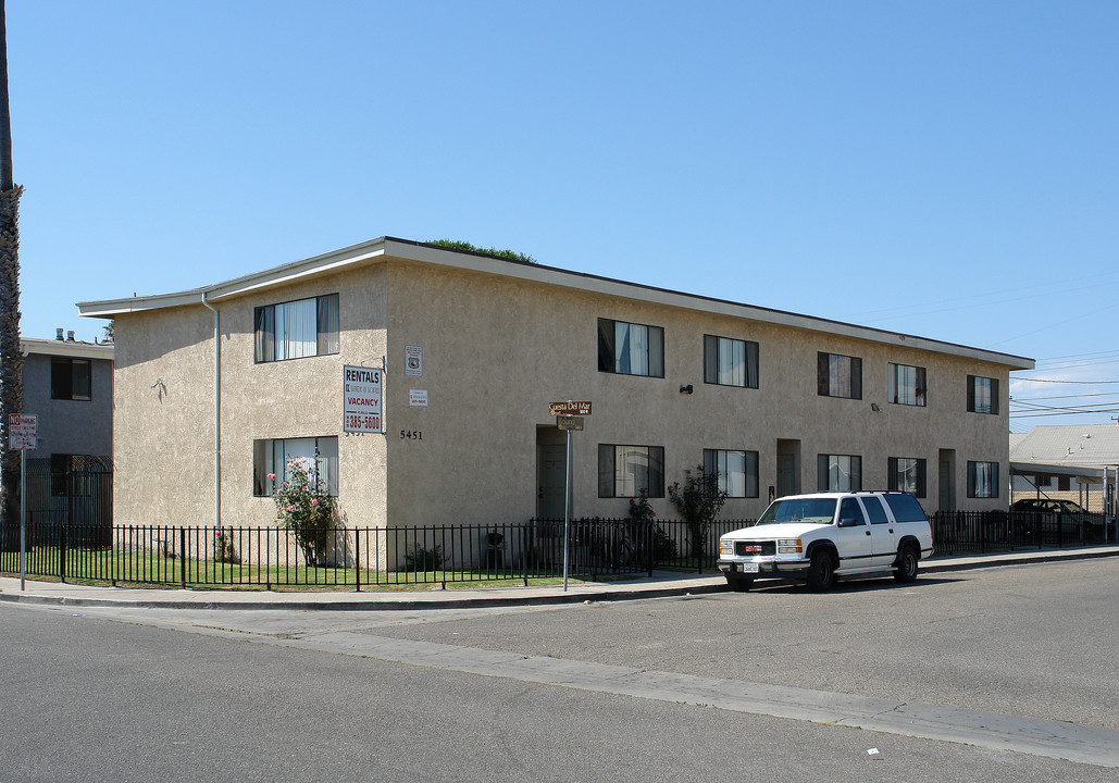 5451 Roland Way in Oxnard, CA - Building Photo