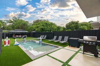 410 NW 52nd St in Miami, FL - Building Photo - Building Photo