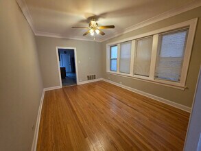 7719 S Essex Ave in Chicago, IL - Building Photo - Building Photo