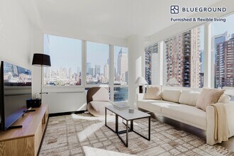 450 W 42nd St in New York, NY - Building Photo - Building Photo