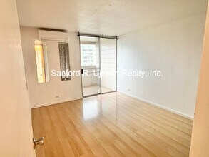 1099 Ala Napunani St in Honolulu, HI - Building Photo - Building Photo