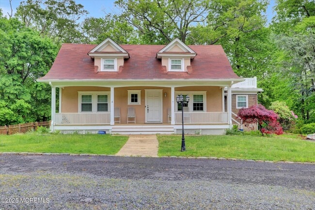 property at 4 Ivy Pl
