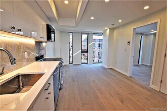 41-26 44th St in Queens, NY - Building Photo - Building Photo