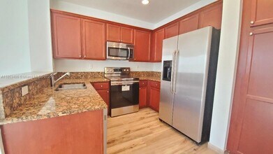 265 Las Brisas Cir in Sunrise, FL - Building Photo - Building Photo
