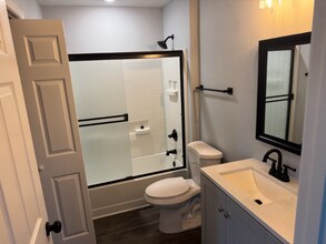 1914 Holly Dr in Lodi, CA - Building Photo - Building Photo