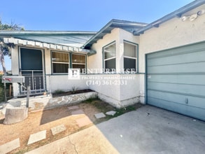 114 W MacArthur Manor in Anaheim, CA - Building Photo - Building Photo