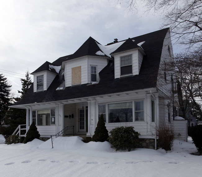 1283 Narragansett Blvd in Providence, RI - Foto de edificio - Building Photo