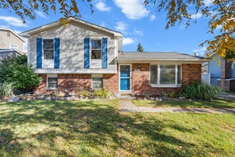 230 Selkirk St in Canton Township, MI - Foto de edificio - Building Photo