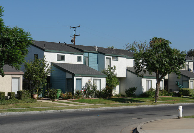 2708 Shelton St in Santa Ana, CA - Building Photo - Building Photo