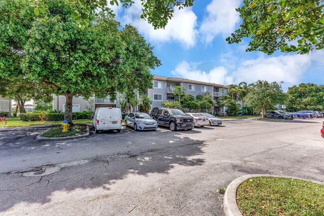 5055 Wiles Rd in Coconut Creek, FL - Building Photo - Building Photo