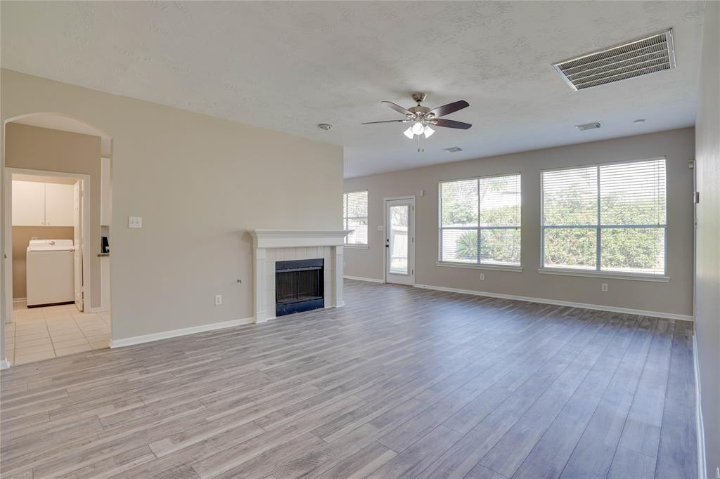 411 Darby Trails Dr in Sugar Land, TX - Building Photo