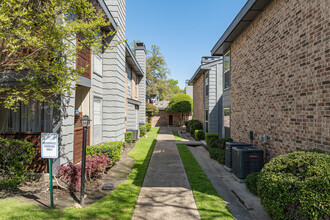 Spring Creek Apartments in Dallas, TX - Building Photo - Building Photo