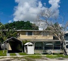 3811 SW 60th Terrace in Davie, FL - Building Photo