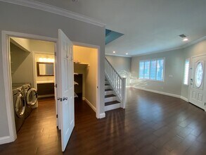 8940 Cypress View Way in Elk Grove, CA - Building Photo - Building Photo