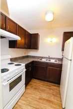 Glen Oak Towers in Peoria, IL - Building Photo - Building Photo