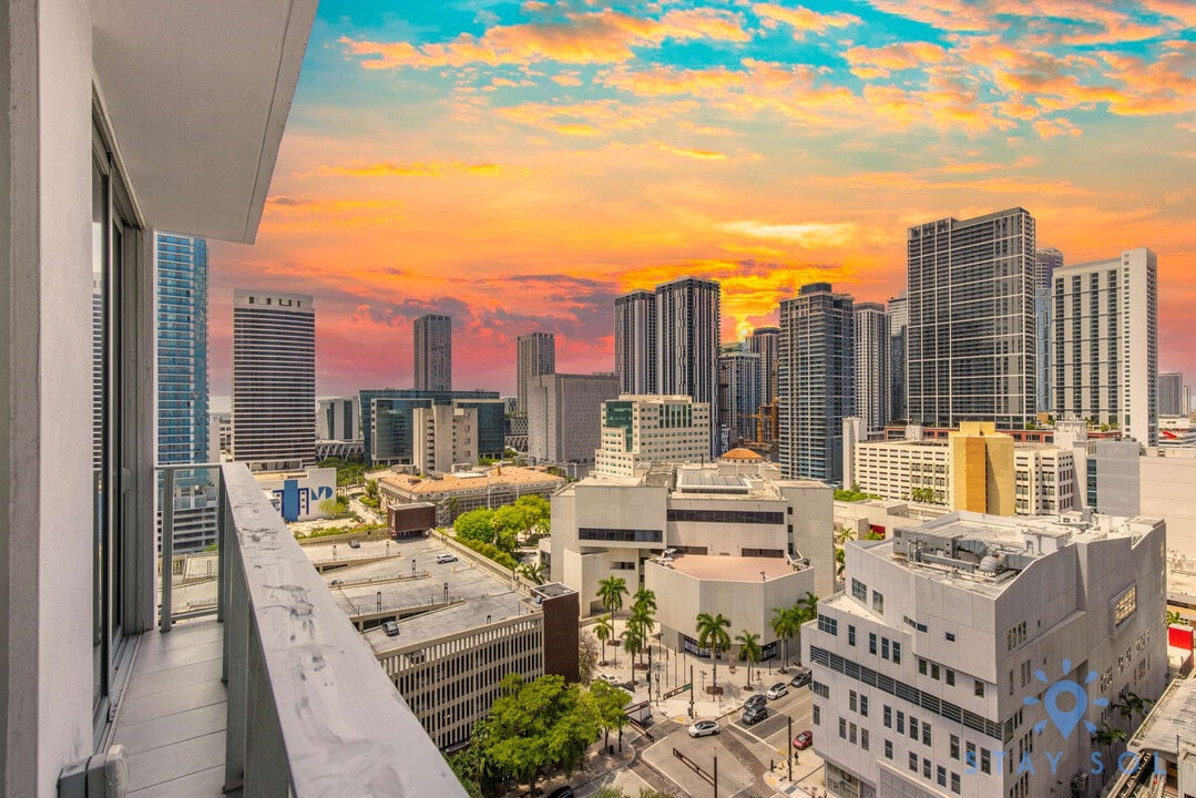 227 NE 2nd St in Miami, FL - Building Photo