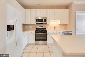 9480 Virginia Center Blvd in Vienna, VA - Foto de edificio - Building Photo