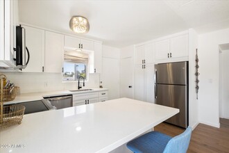 3737 E Turney Ave in Phoenix, AZ - Foto de edificio - Building Photo