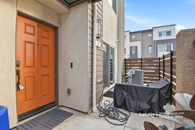 14043 Royalton Ln in Gardena, CA - Foto de edificio - Building Photo