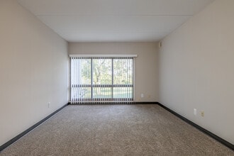 The Highlands Apartments in Ann Arbor, MI - Building Photo - Interior Photo