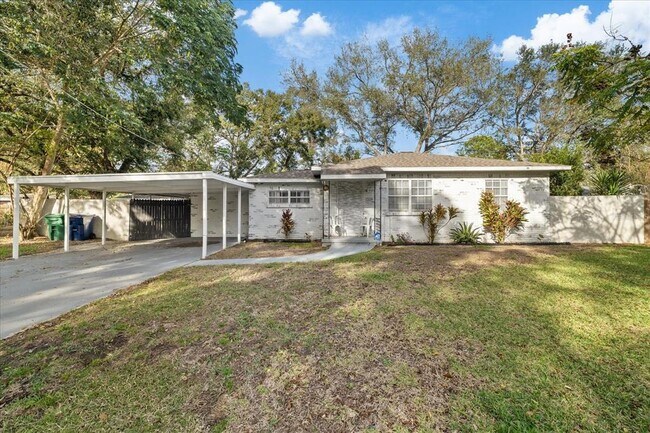 property at 1504 E McBerry St