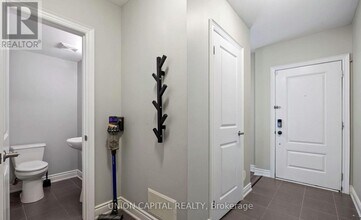 290 Royalton Common in Oakville, ON - Building Photo - Building Photo