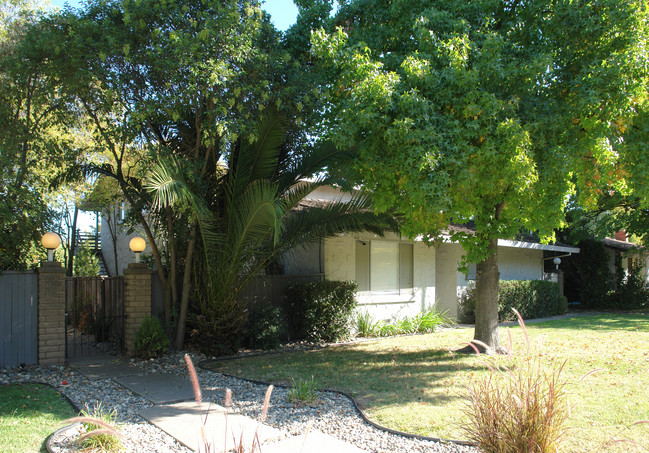 2663 Matheson Way in Sacramento, CA - Foto de edificio - Building Photo