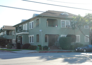 1730 Hillhurst Ave in Los Angeles, CA - Building Photo - Building Photo