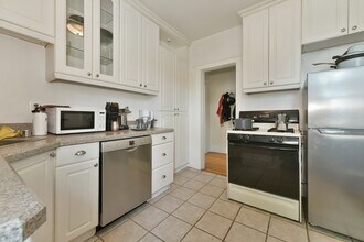 1746 Commonwealth Ave, Unit E12 in Boston, MA - Foto de edificio - Building Photo
