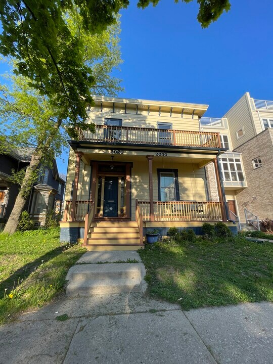 2030 N Cambridge Ave, Unit East side duplex - upper in Milwaukee, WI - Building Photo