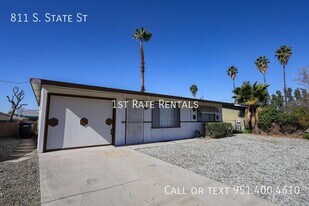 811 S State St in Hemet, CA - Building Photo
