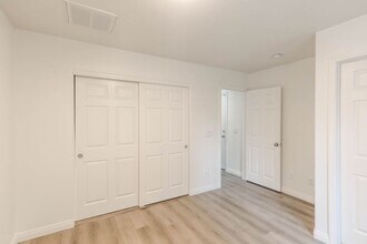 10331 Ladybug Bend St in Las Vegas, NV - Building Photo - Building Photo