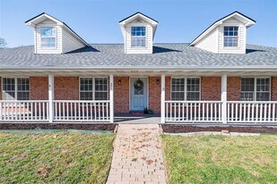 201 Gail Dr in Weatherford, TX - Building Photo