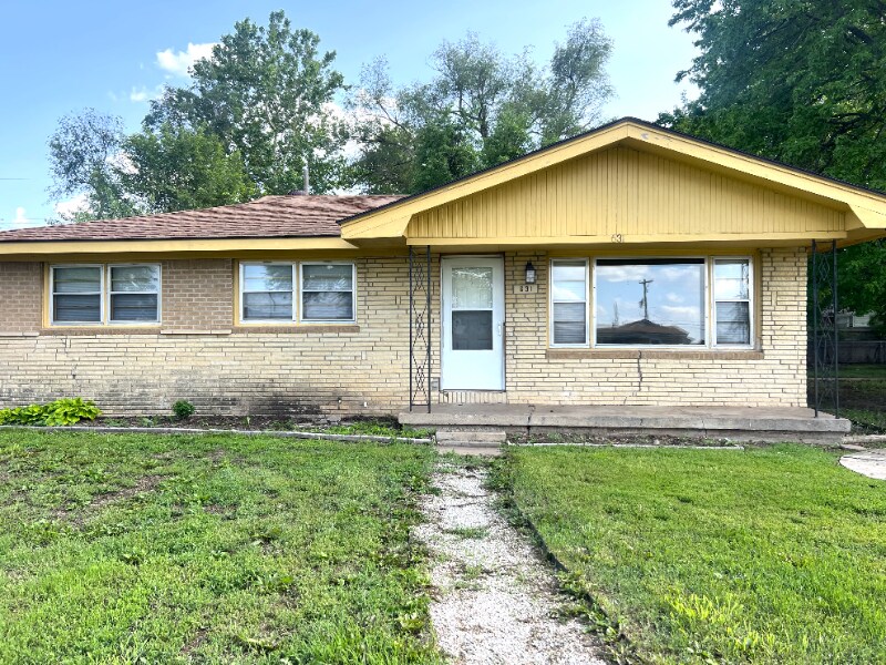 631 Alexander Dr in Haysville, KS - Building Photo