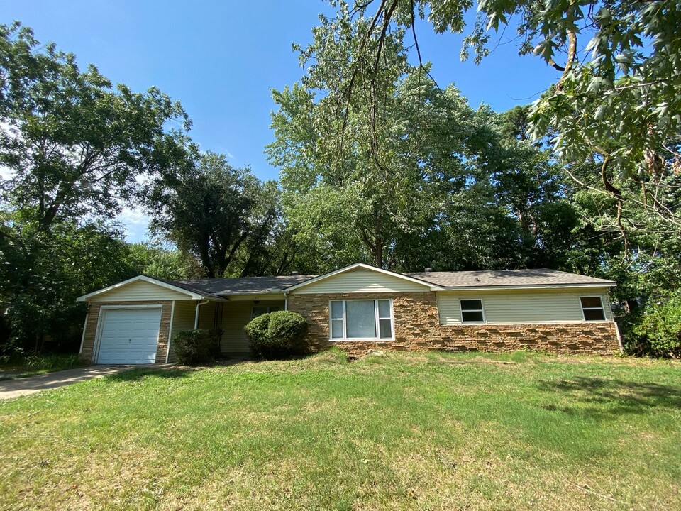 1136 S Maxwell Dr in Fayetteville, AR - Building Photo