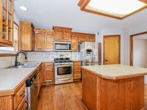 3904 SW Brian Ln in Lee's Summit, MO - Foto de edificio - Building Photo