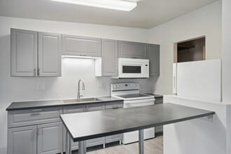 Tiltn Hiltn Apartments in Eagle, CO - Building Photo - Building Photo