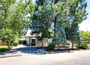 2832 S Acoma St in Englewood, CO - Building Photo - Building Photo