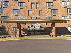 1181 Edgcumbe Rd, Unit Apt 404 in St. Paul, MN - Building Photo