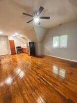 4700 W Monroe St, Unit 2B in Chicago, IL - Building Photo