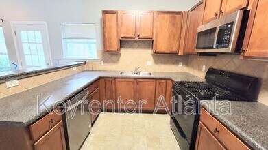 585 McWilliams Rd SE in Atlanta, GA - Building Photo - Building Photo